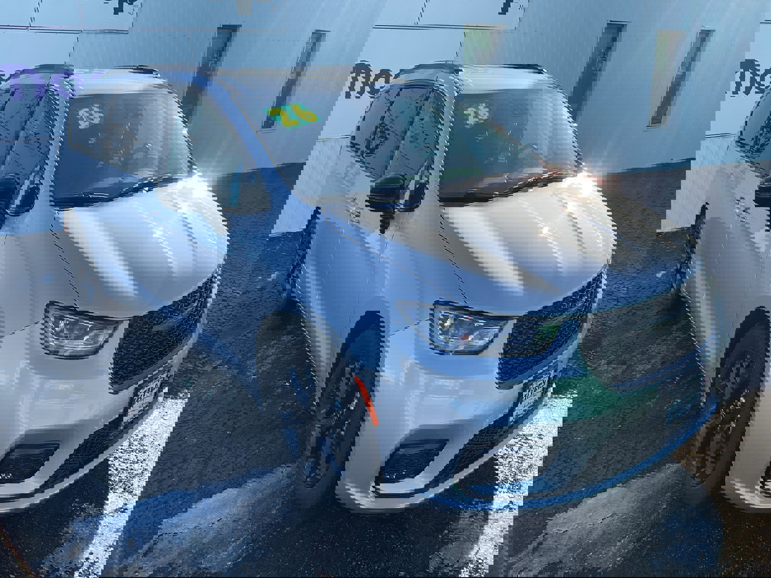 2026 Chrysler Pacifica Select's photo