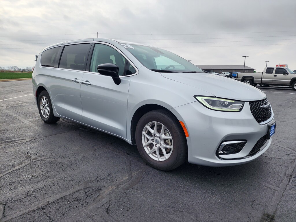 Used 2024 Chrysler Pacifica Touring L Passenger Van