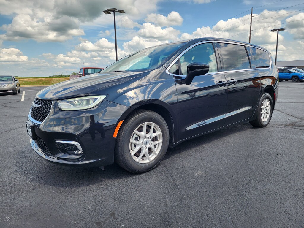 Used 2023 Chrysler Pacifica Touring L Passenger Van