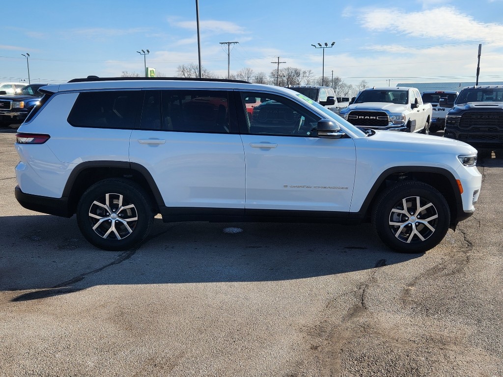 View vehicle photo 5