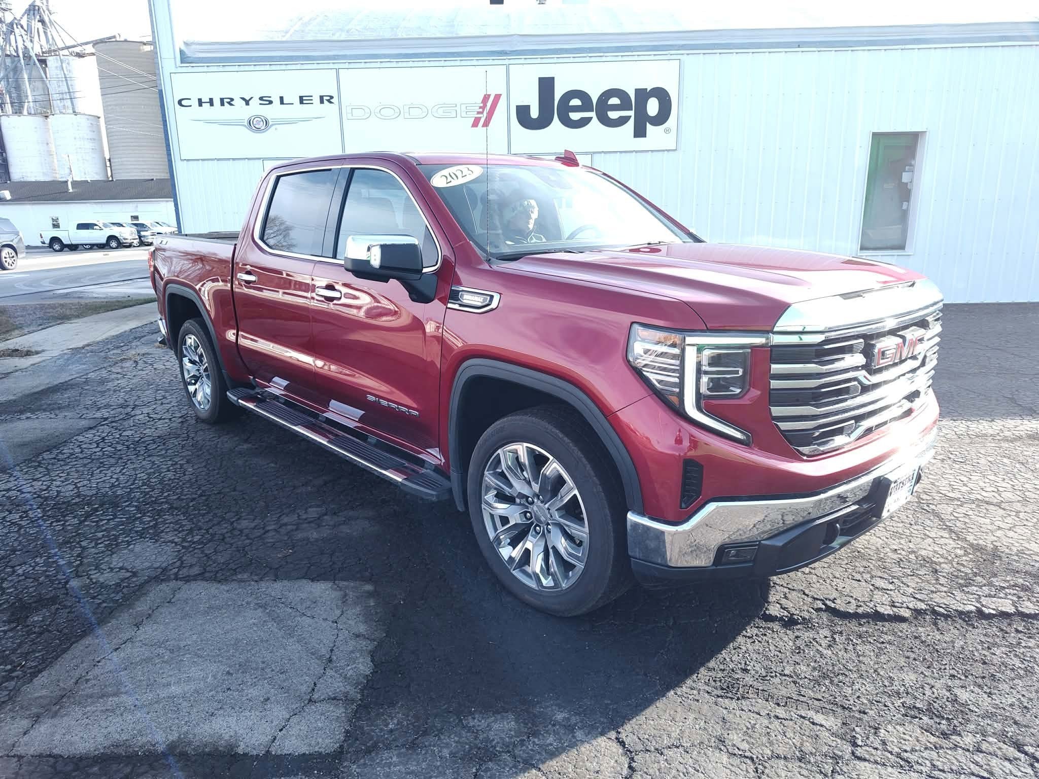 2023 GMC Sierra 1500 SLT's photo