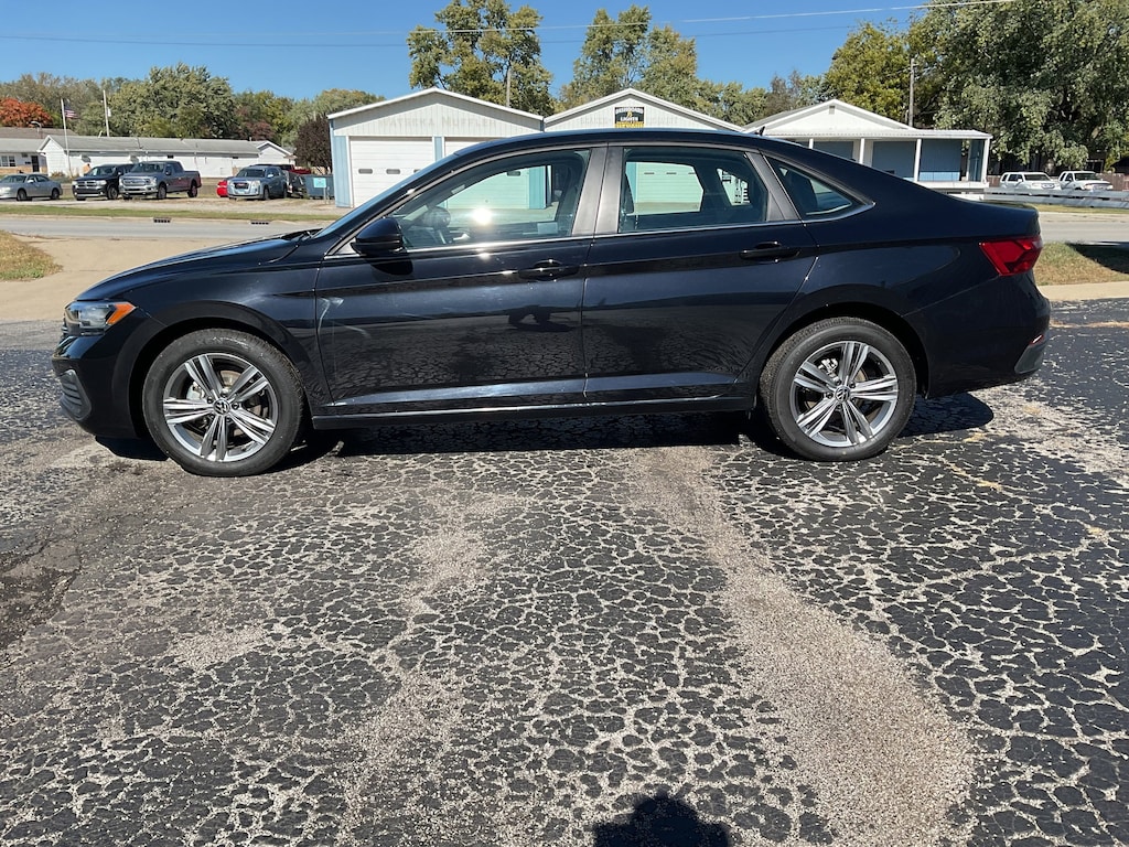 Used 2024 Volkswagen Jetta SE SE Auto