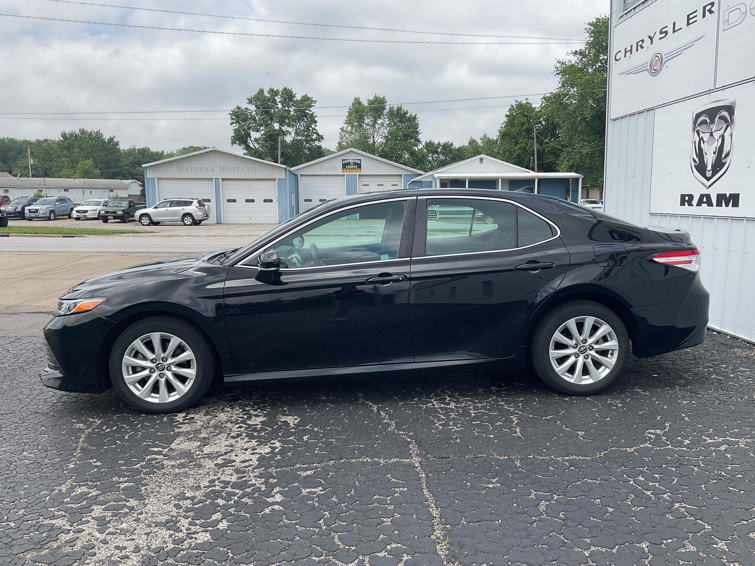 2020 Toyota Camry LE photo 4