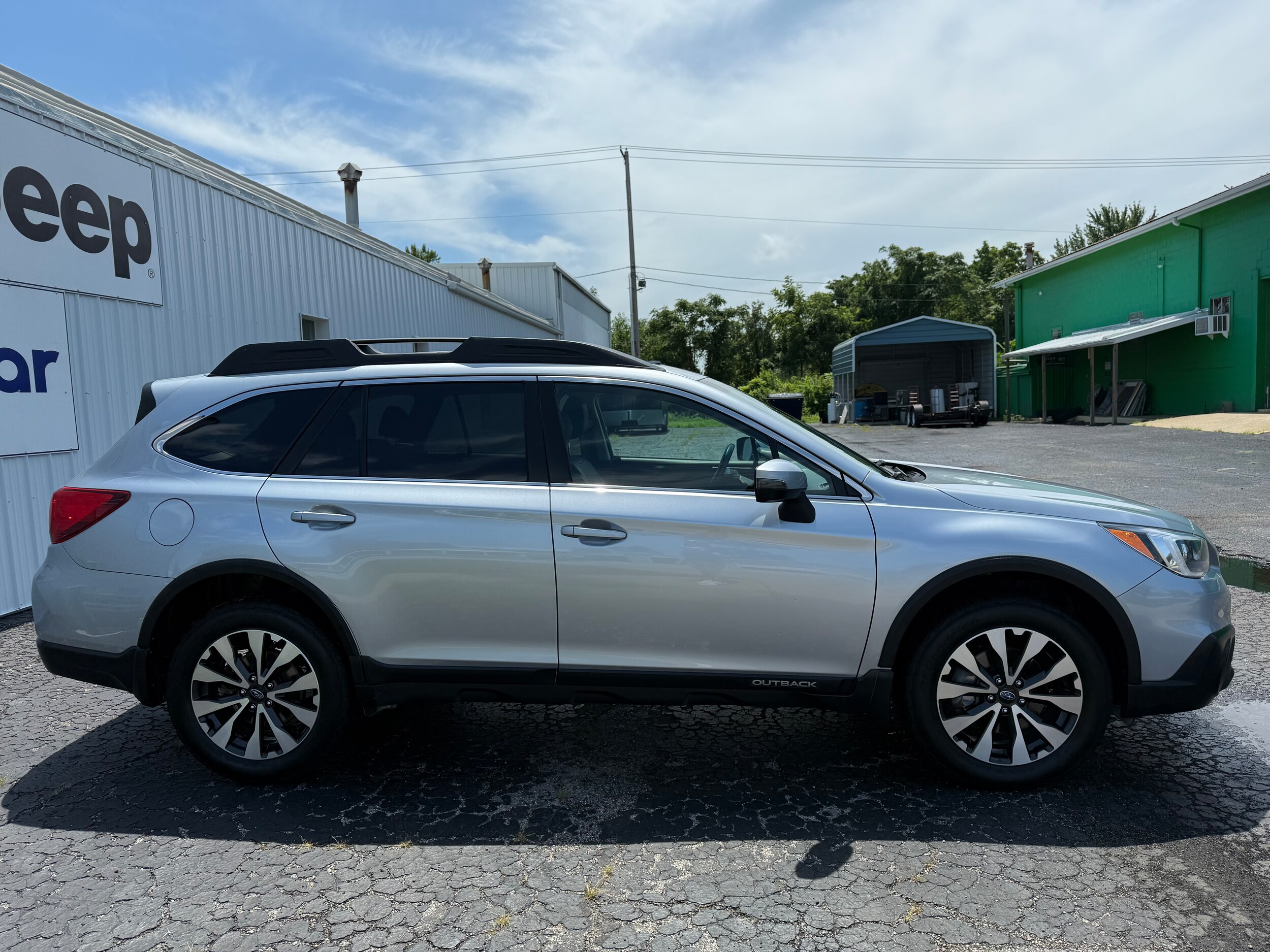 2016 Subaru Outback 2.5i Limited photo 3