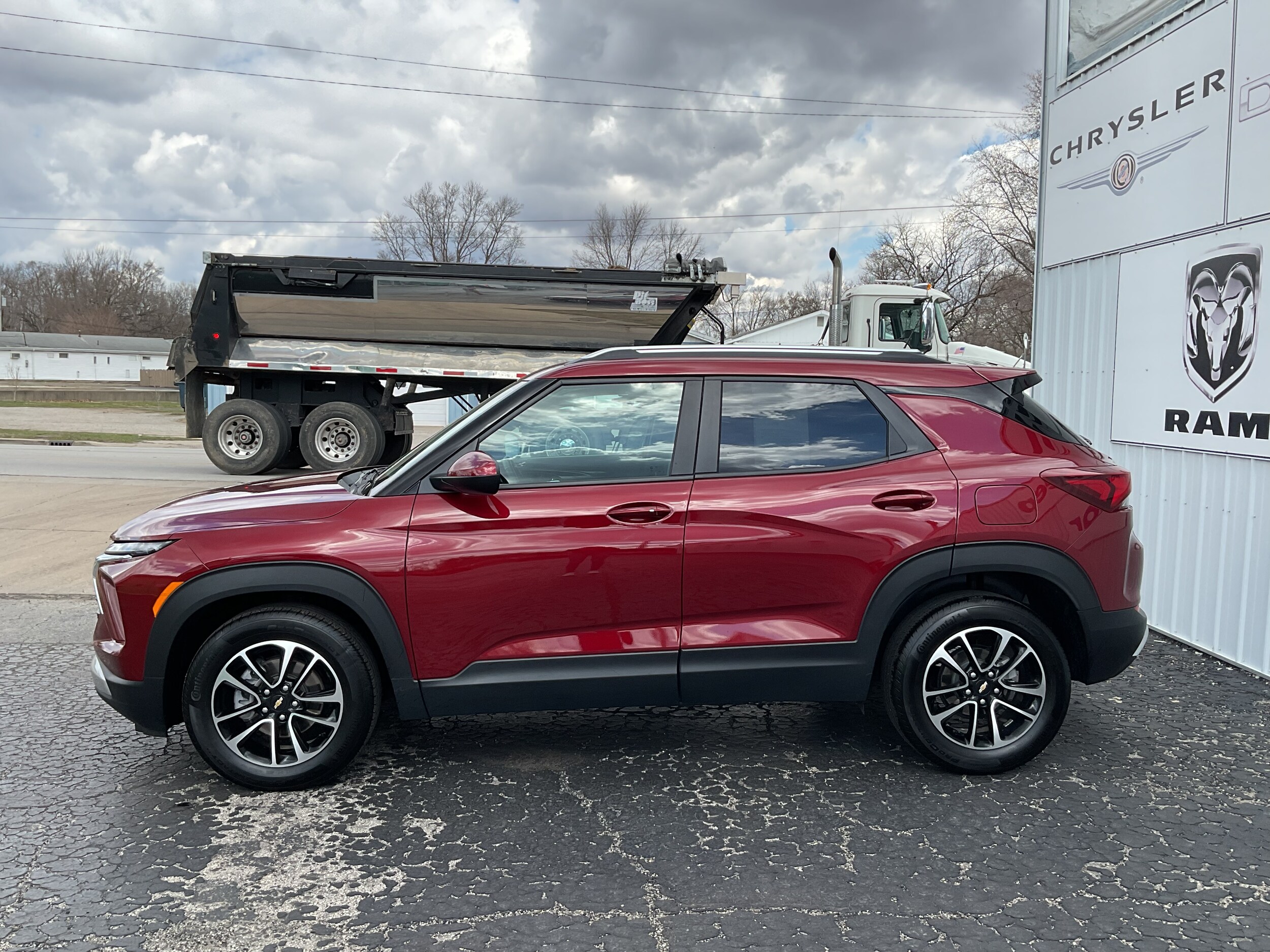 2024 Chevrolet Trailblazer LT photo 3