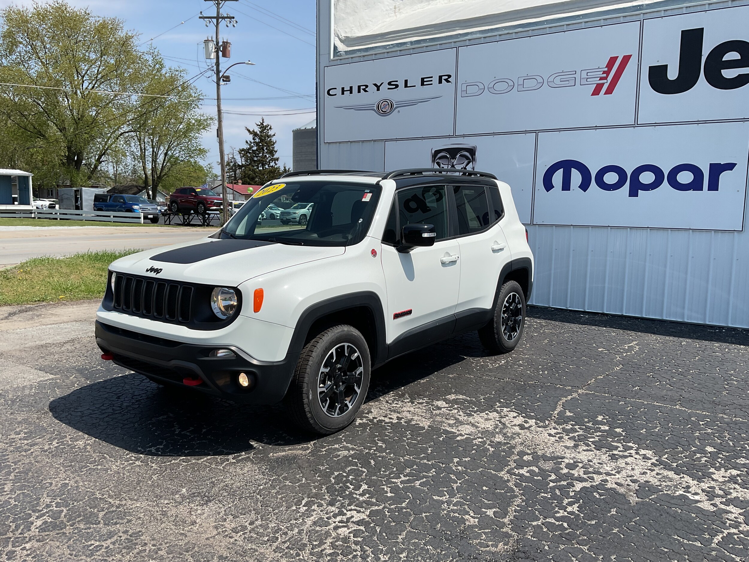 2023 Jeep Renegade Trailhawk photo 3