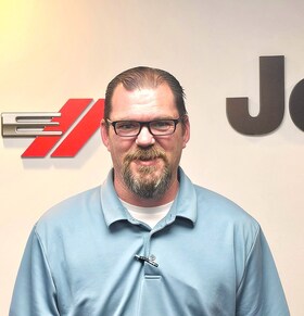 Staff member Jason Lewis from ID_1e369d56661c
