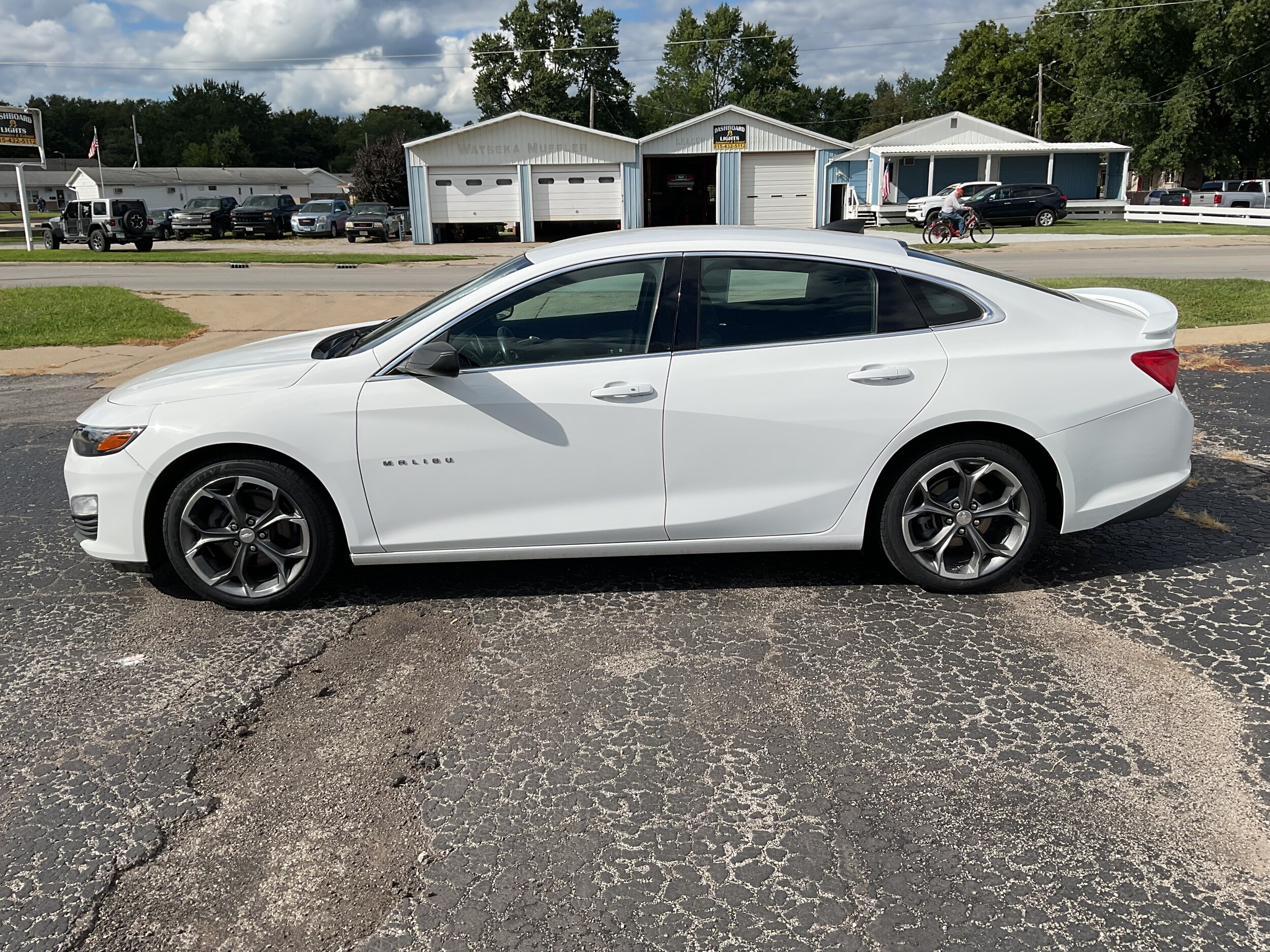 2019 Chevrolet Malibu RS photo 2