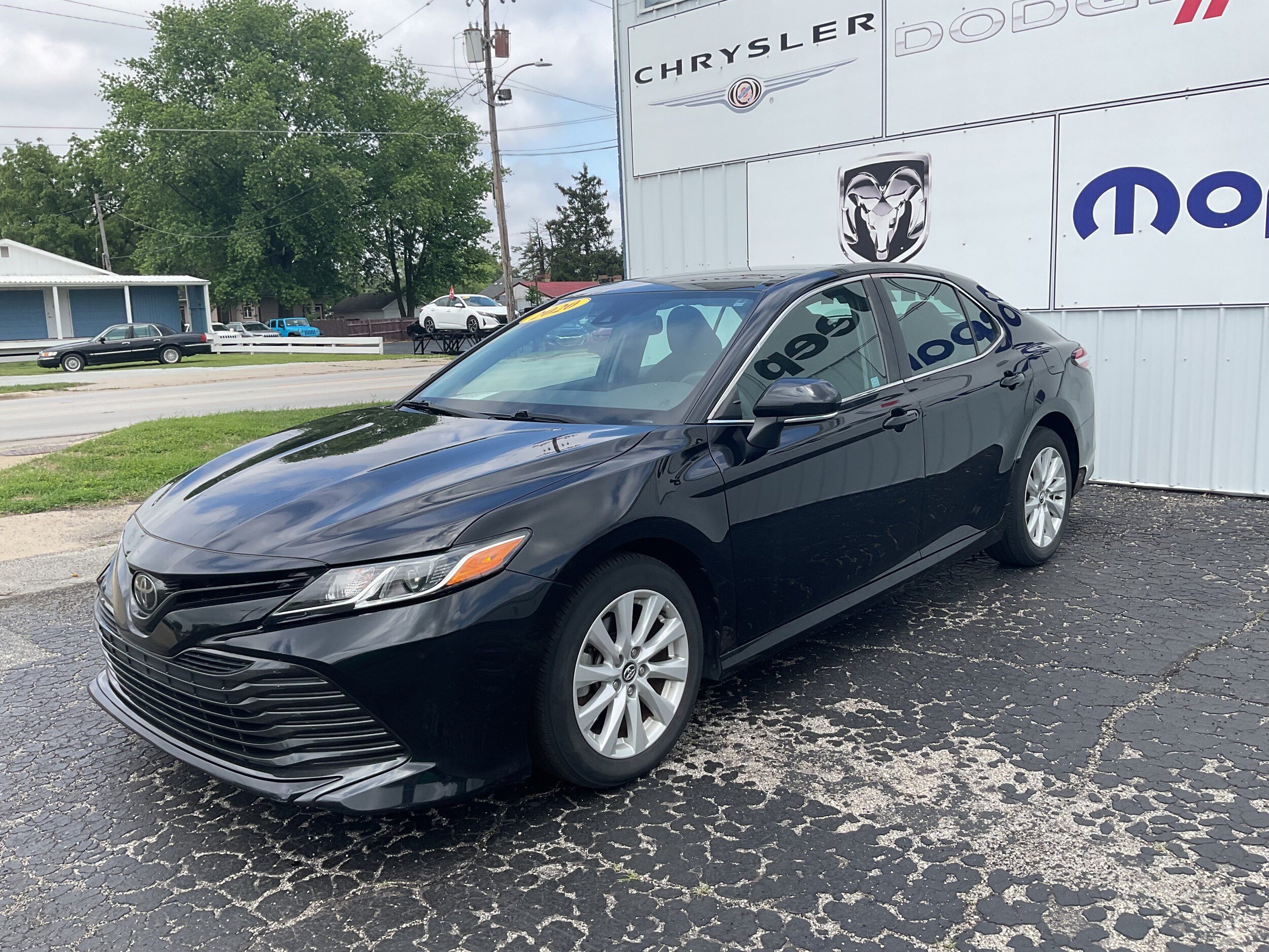 2020 Toyota Camry LE photo 3