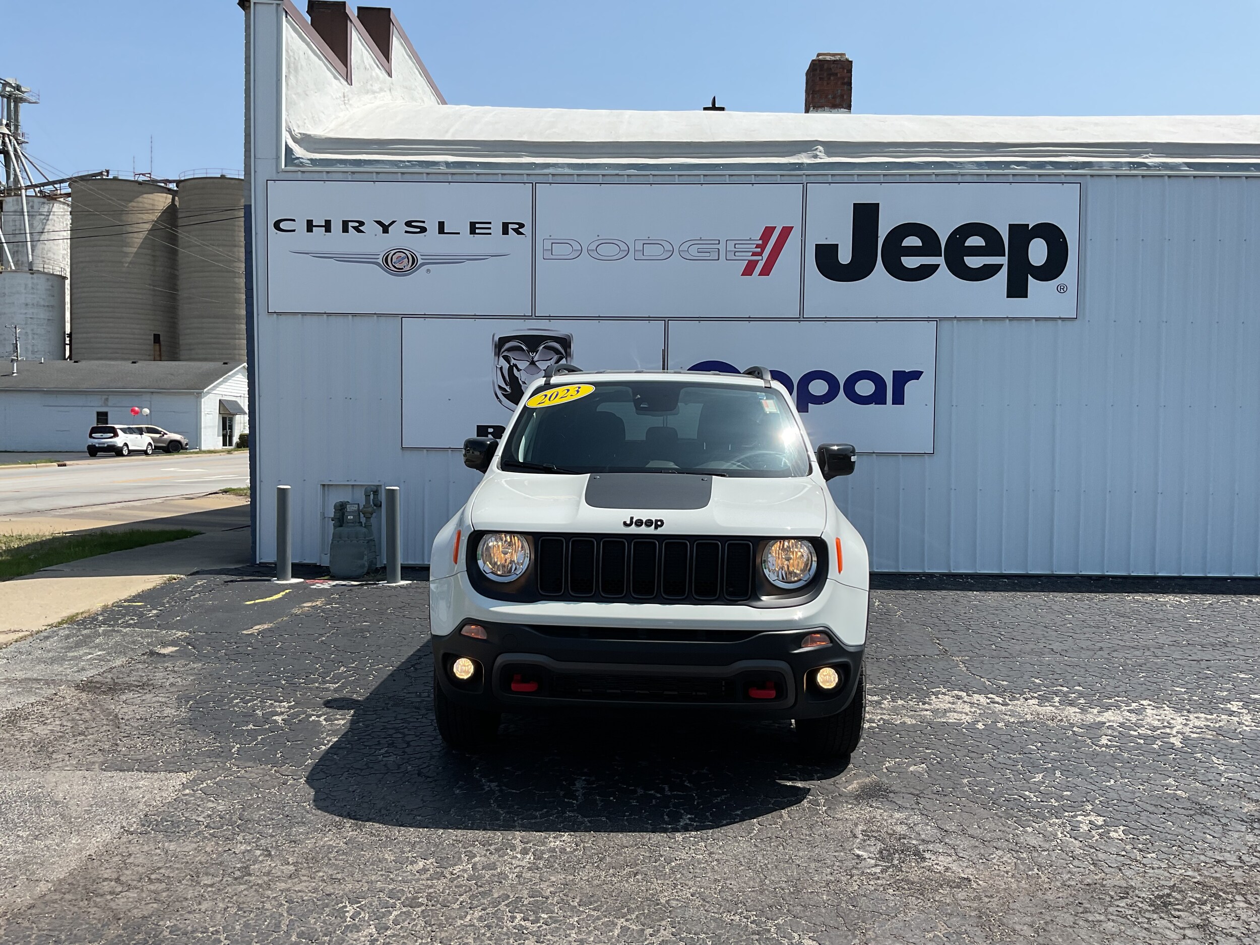 2023 Jeep Renegade Trailhawk photo 2