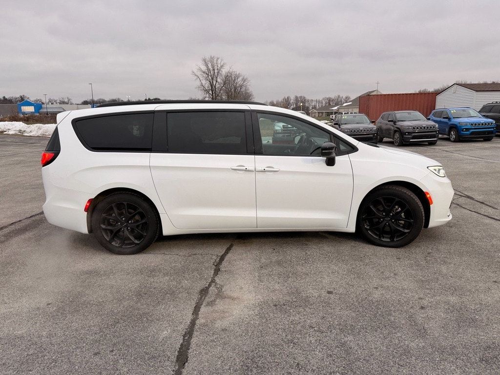 View vehicle photo 5