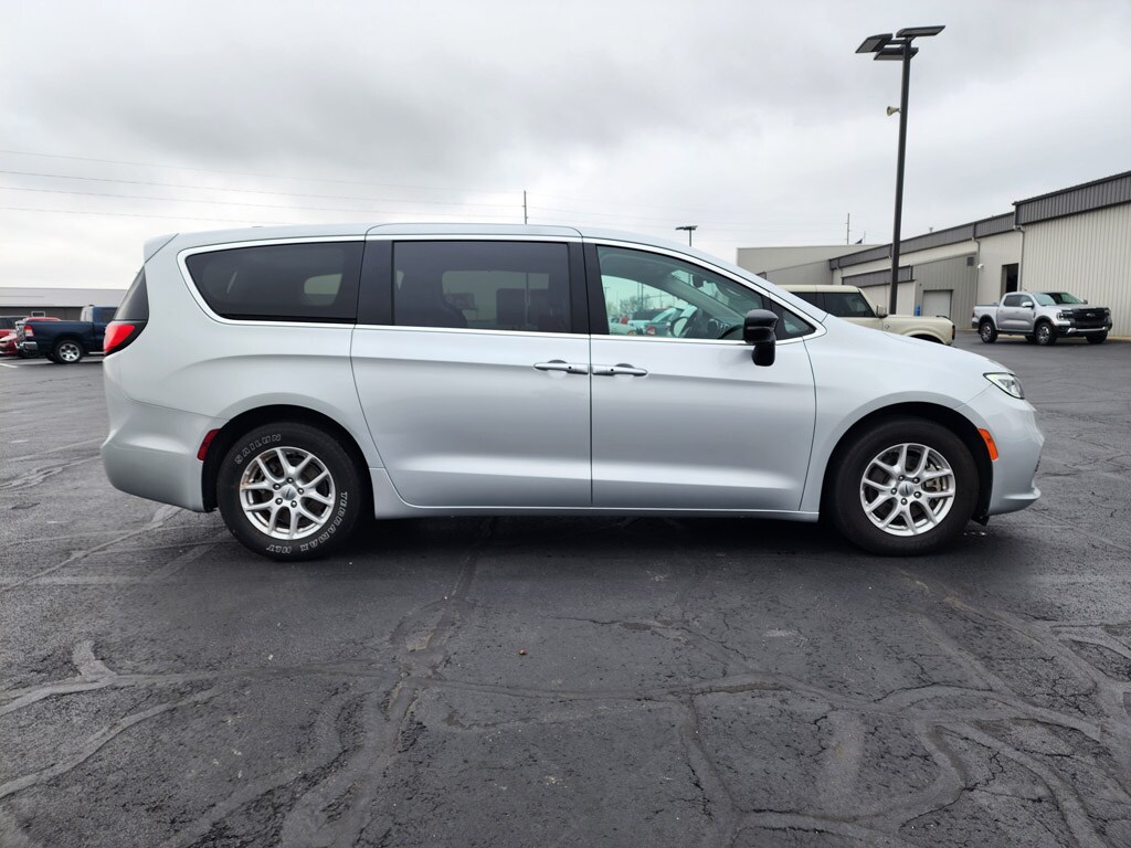 Used 2024 Chrysler Pacifica Touring L Passenger Van