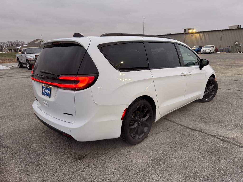 View vehicle photo 6