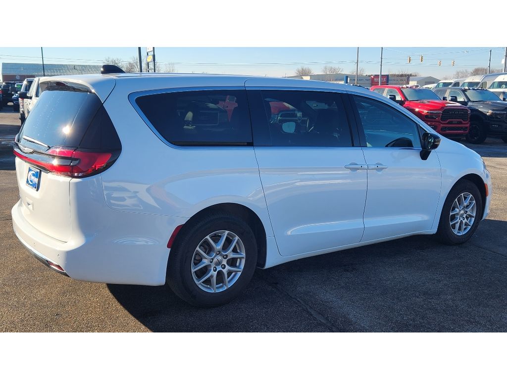 View vehicle photo 6