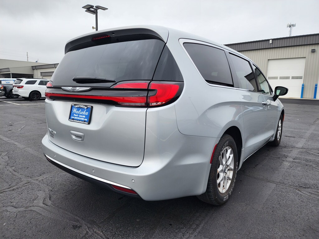 Used 2024 Chrysler Pacifica Touring L Passenger Van