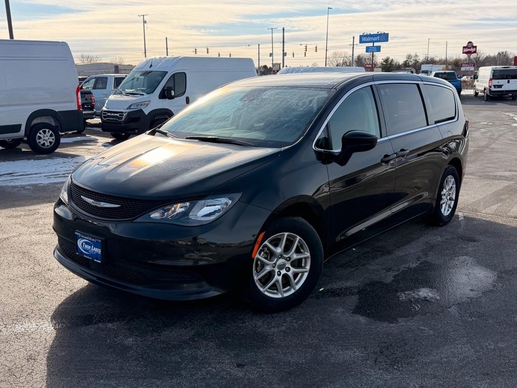 2023 Chrysler Voyager LX FWD