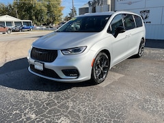 2026 Chrysler Pacifica SELECT Passenger Van