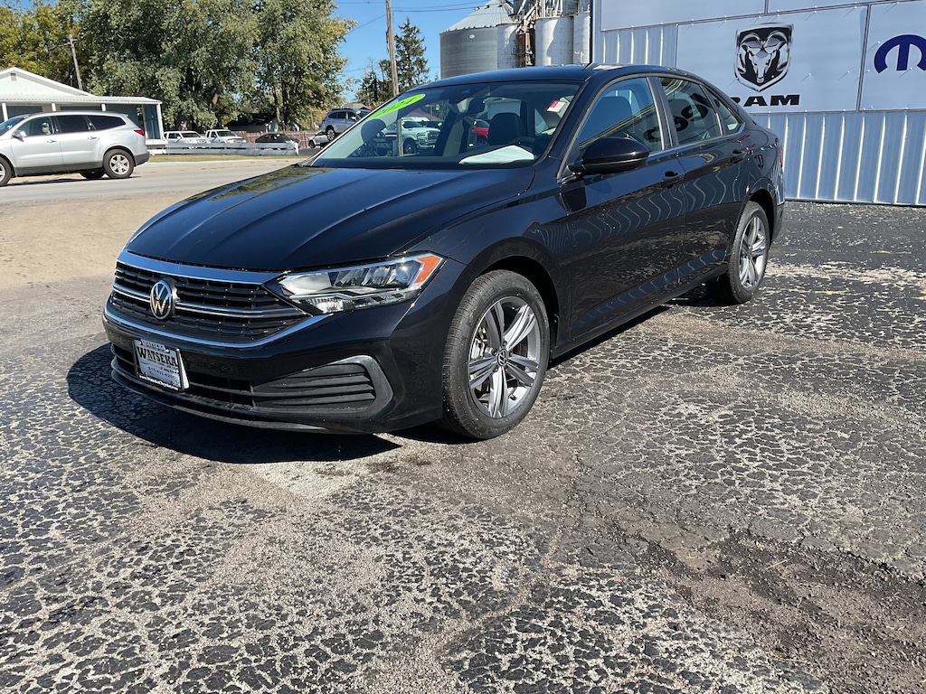 Used 2024 Volkswagen Jetta SE SE Auto