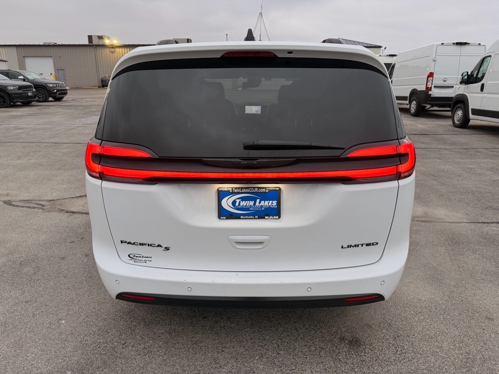 View vehicle photo 7