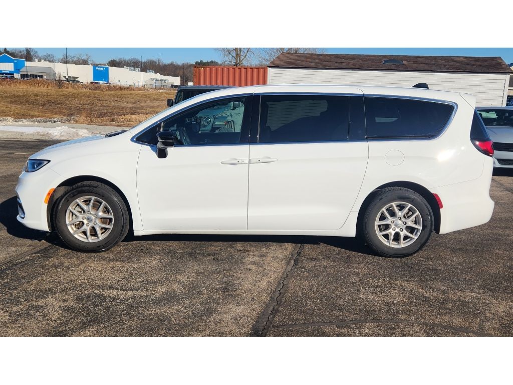 View vehicle photo 2