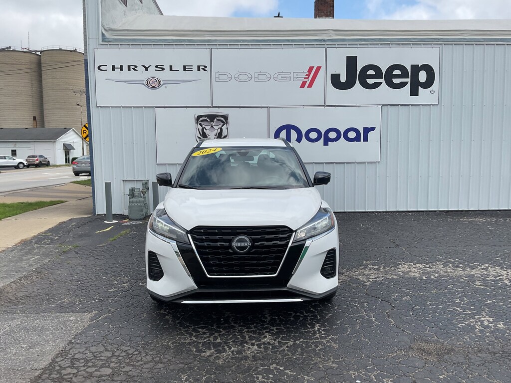 Used 2024 Nissan Kicks SR SR FWD
