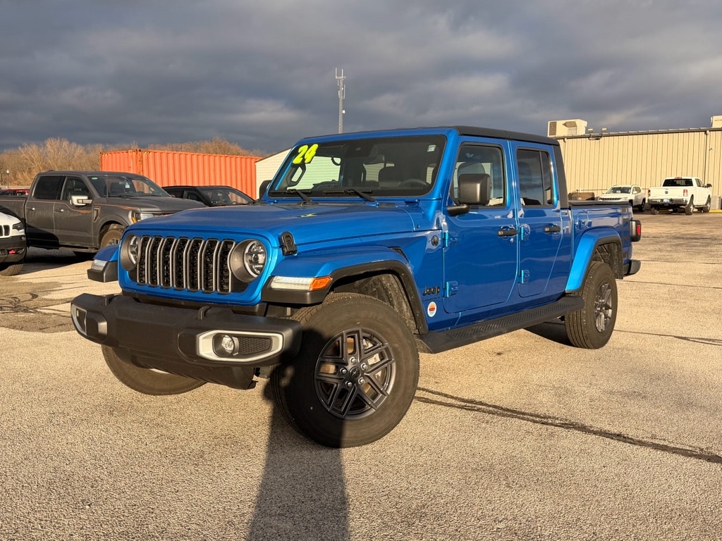 Hydro Blue Pearlcoat 2024 Jeep Gladiator Sport S Crew Cab 4WD Pickup Truck Four-Wheel Drive 8-Speed Automatic
