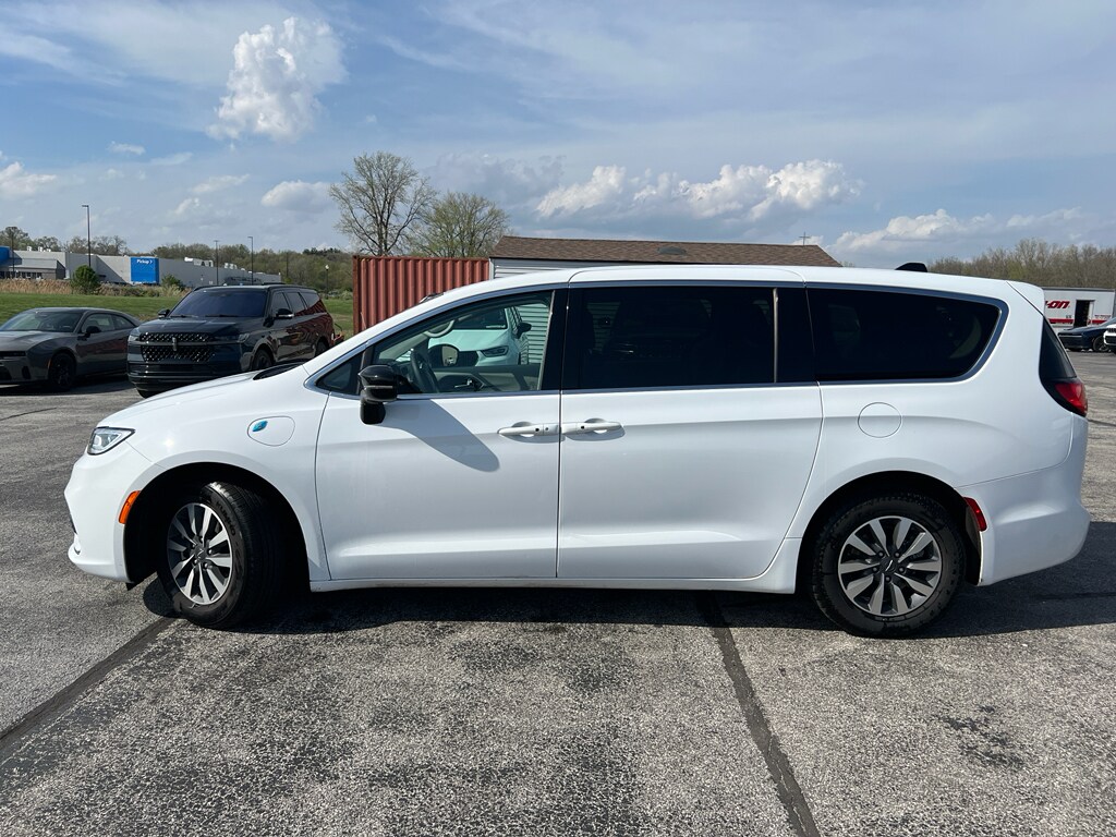 Used 2024 Chrysler Pacifica Hybrid Select Wagon