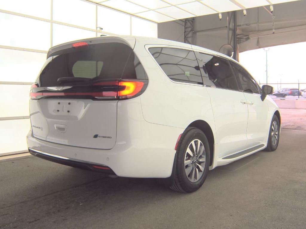 Used 2023 Chrysler Pacifica