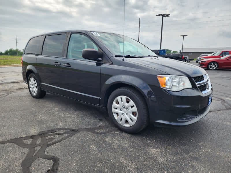 Used 2019 Dodge Grand Caravan SE with VIN 2C4RDGBG3KR783161 for sale in Watseka, IL