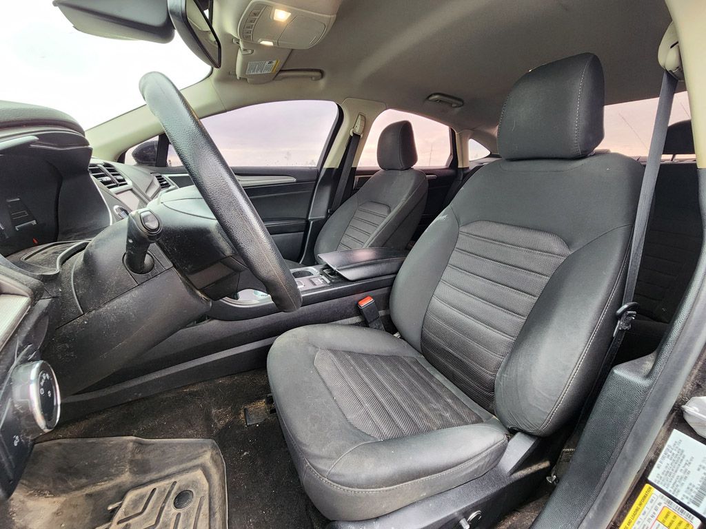 2020 Ford Fusion SE photo 4