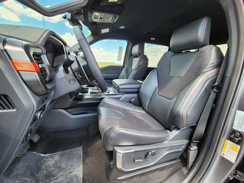 2025 Ford F-150 Raptor - Photo 12