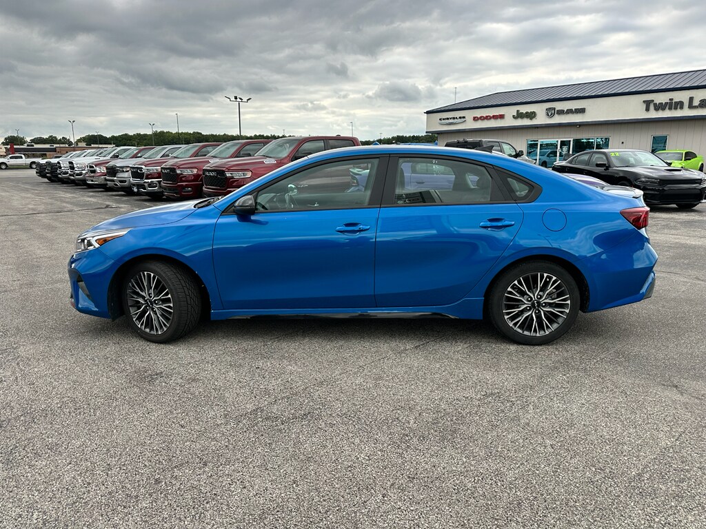 2023 Kia Forte GT-Line photo 2