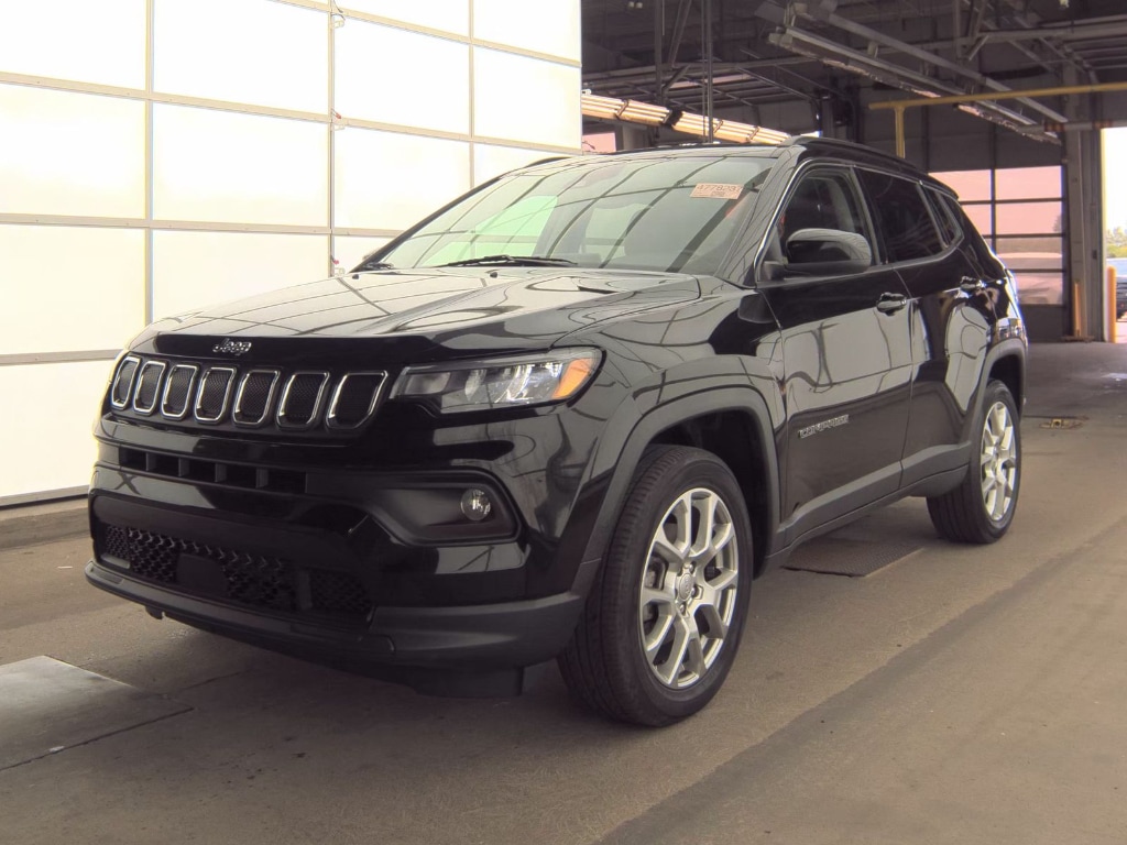 2022 Jeep Compass Latitude Lux 4X4's photo