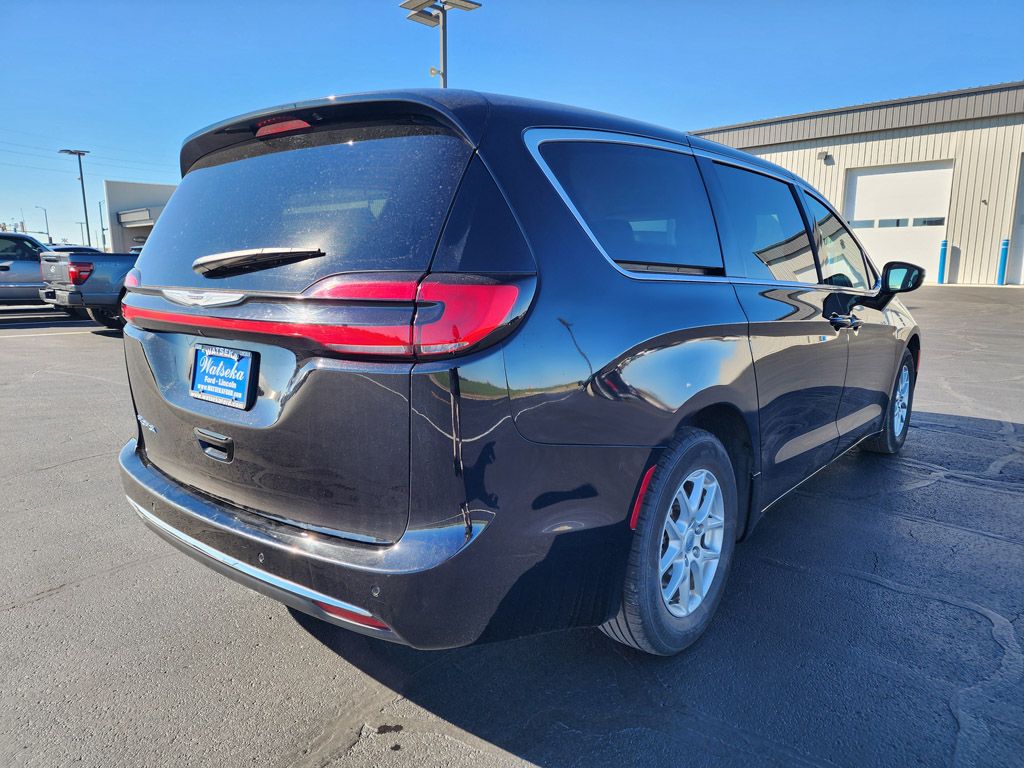 2024 Chrysler Pacifica Touring L photo 4