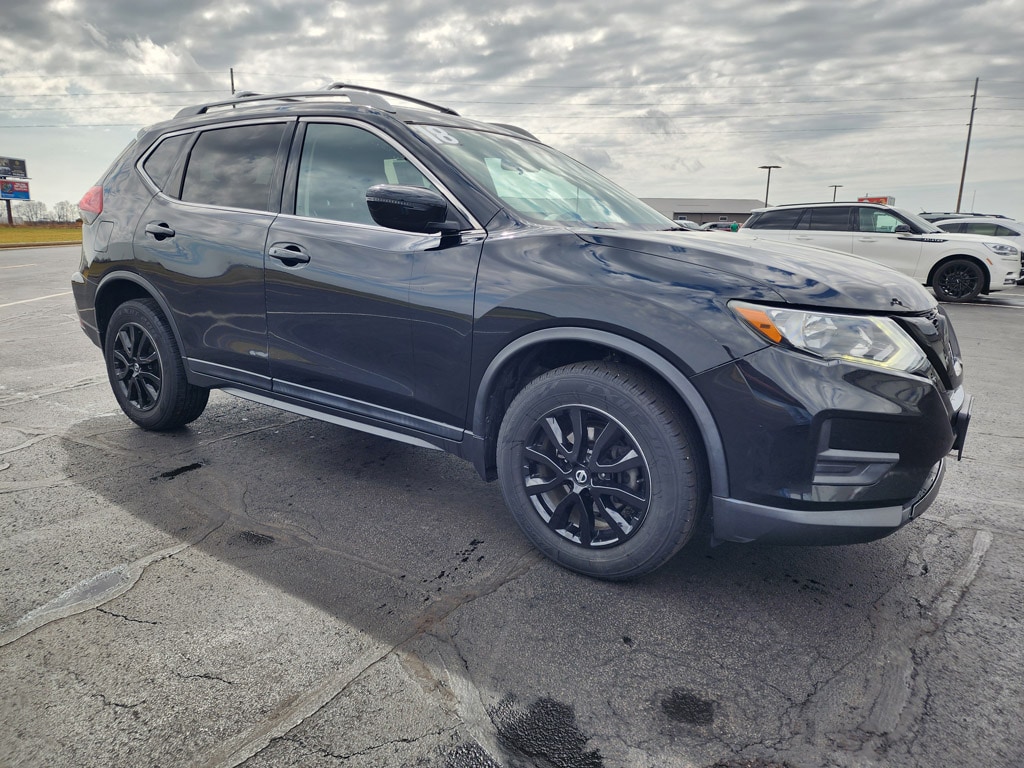 Used 2018 Nissan Rogue SV with VIN 5N1AT2MV4JC815214 for sale in Watseka, IL