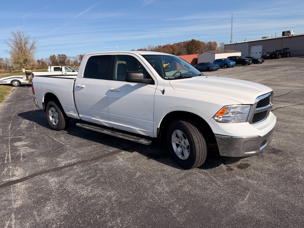 2021 Ram 1500 Classic SLT photo 3