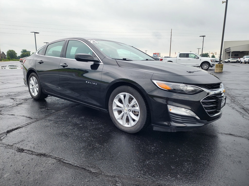 Used 2021 Chevrolet Malibu 1LT with VIN 1G1ZD5ST2MF037806 for sale in Watseka, IL