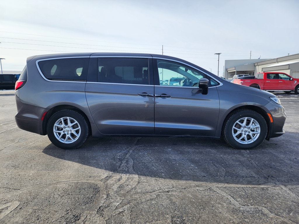 Used 2023 Chrysler Pacifica Touring L Passenger Van