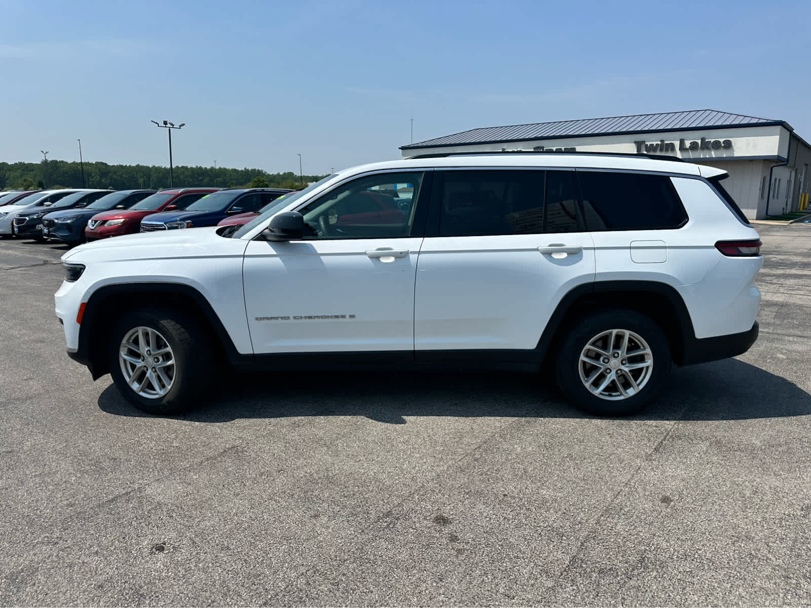 2023 Jeep Grand Cherokee L photo 2