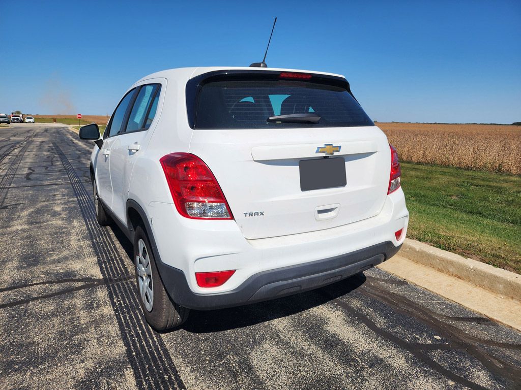 2019 Chevrolet Trax LS photo 3