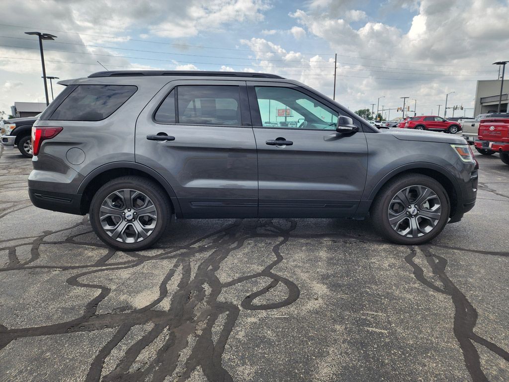 2018 Ford Explorer Sport photo 2