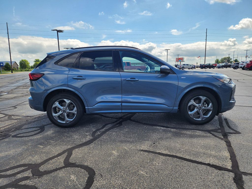 2023 Ford Escape ST-Line Select photo 3