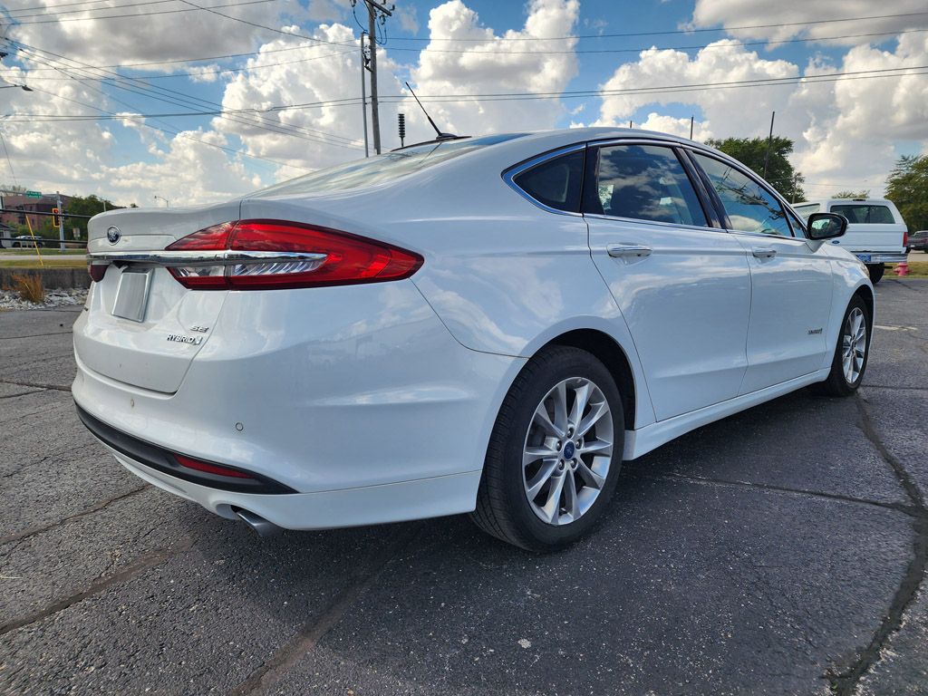 2017 Ford Fusion SE Hybrid photo 4