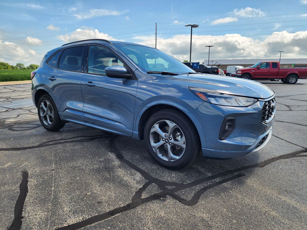 2023 Ford Escape ST-Line Select photo 2