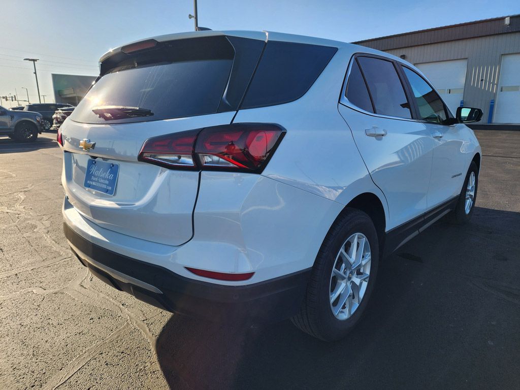 2022 Chevrolet Equinox LT photo 3