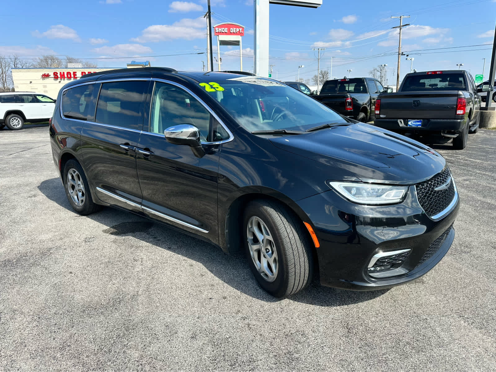 2023 Chrysler Pacifica Limited photo 4
