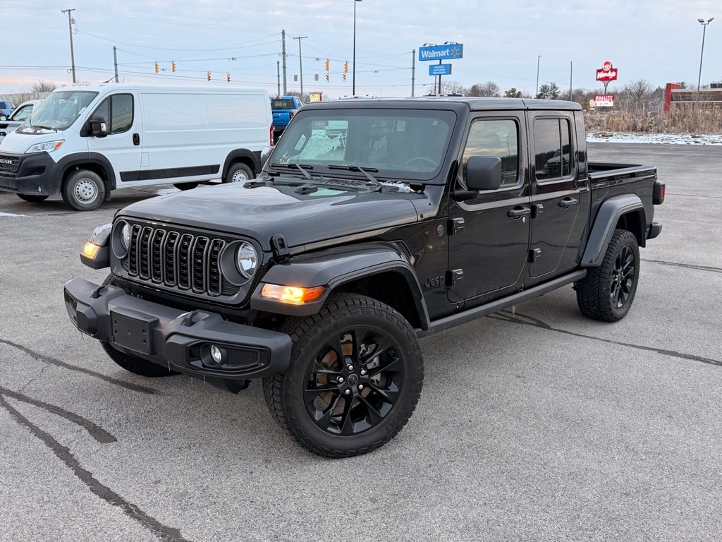 2025 Jeep Gladiator Nighthawk's photo