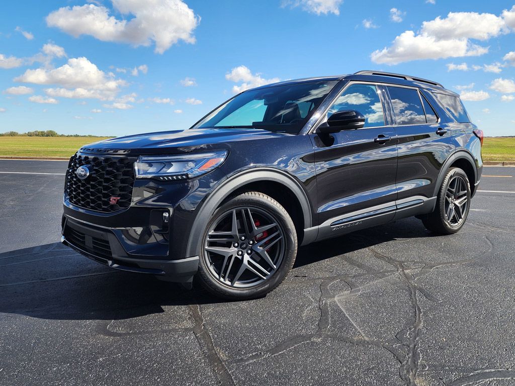 2025 Ford Explorer ST's photo