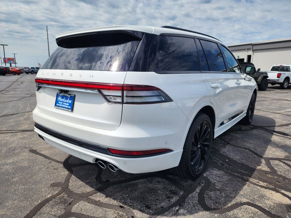 2024 Lincoln Aviator Reserve photo 3