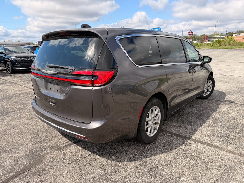 Used 2023 Chrysler Pacifica